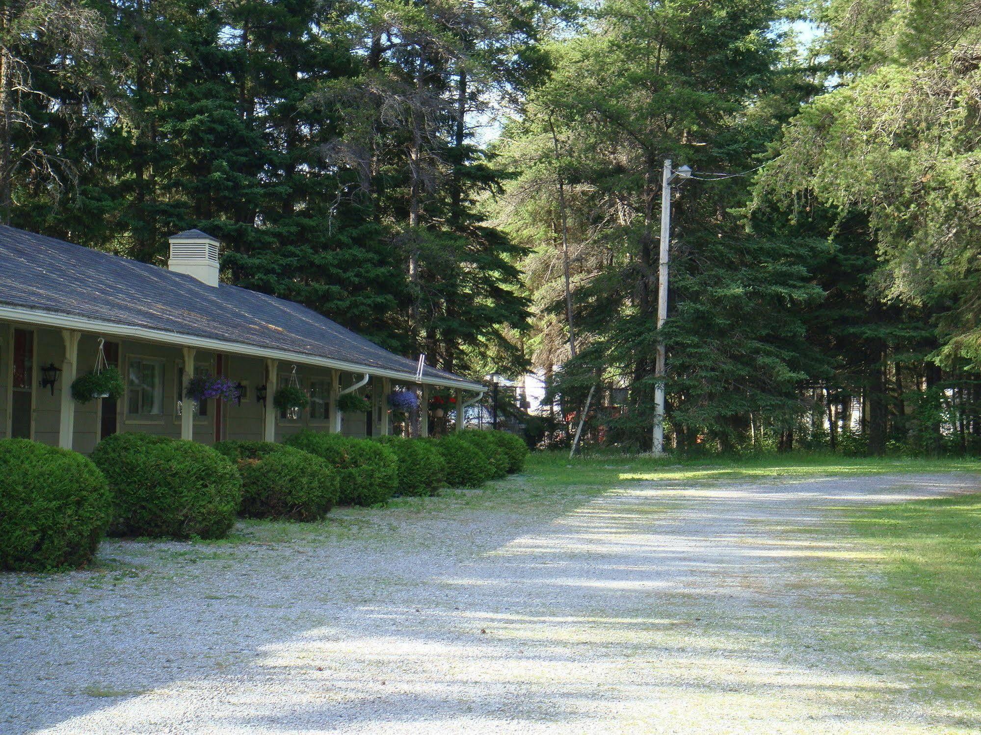 Pinecone Motel Sussex Exteriör bild