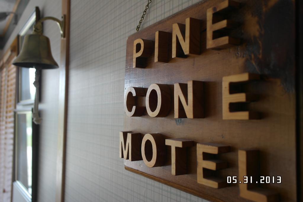 Pinecone Motel Sussex Exteriör bild